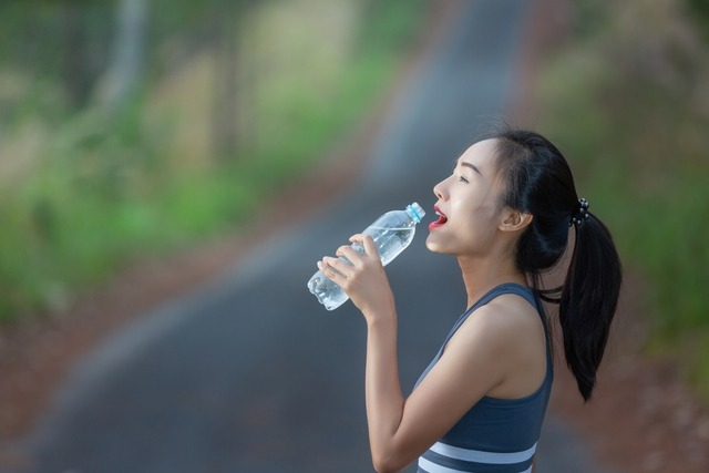 Tập thể dục, uống đủ nước góp phần có làn da khỏe đẹp